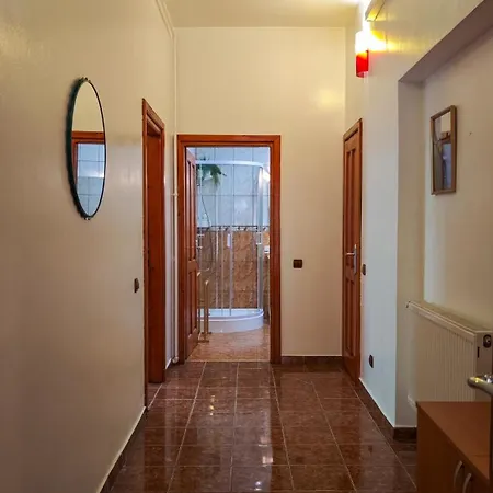 Neuhausz Residenz Ultra-central Apartment